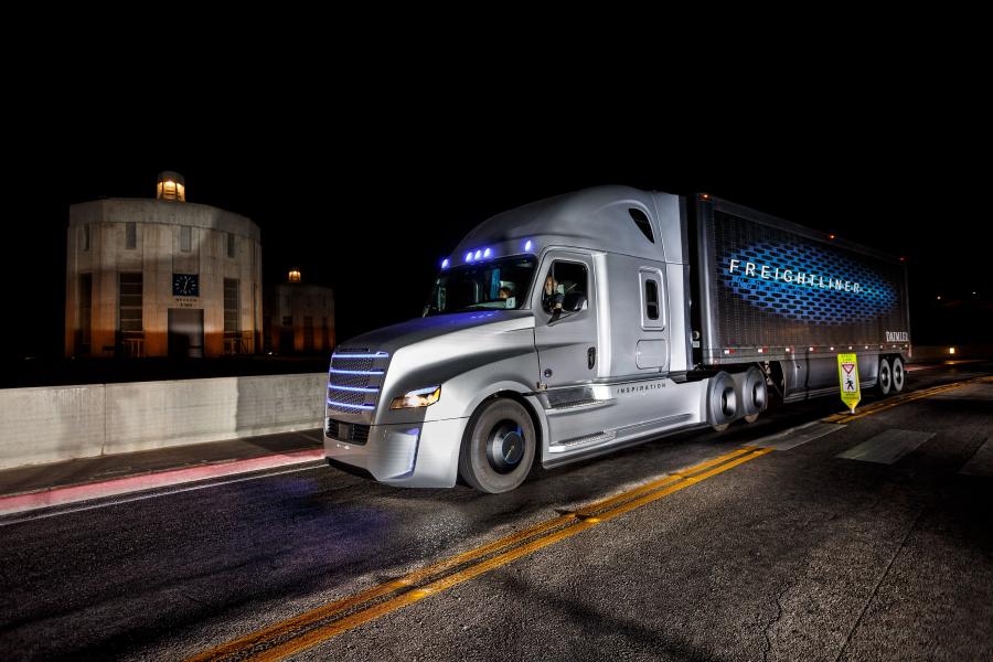  Freightliner Inspiration Truck 2015 года  (фото 7 из 15)